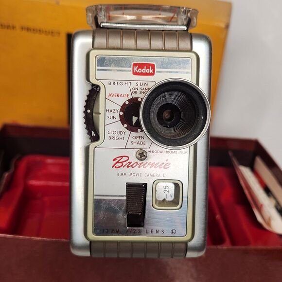 Vtg Kodak Brownie 8MM Model 2 Movie Camera 2 Lenses Box USA Made No Film Prop - Picture 3 of 17